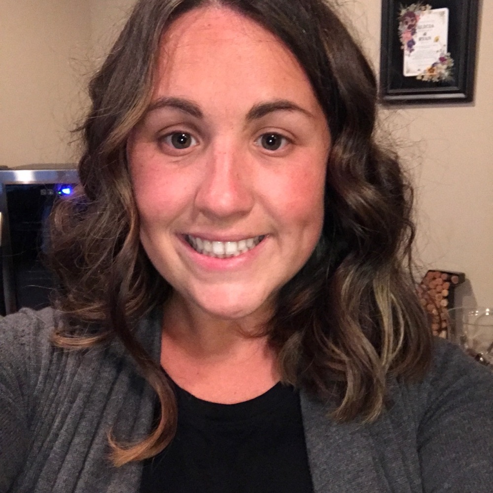 Meet your Posher, Alicia